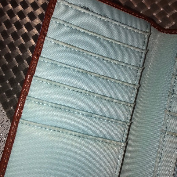 HOBO IRIS WALLET JUST REDUCED👛👛👛👜 - Picture 8 of 8